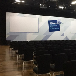 locação de equipamentos eletrônicos, aluguel de data show, aluguel de telão, local para eventos, telas de projeção, caixas de som, iluminação, som, data-show, projetores, microfones, telão, plasma, monitores de vídeo, informática, notebook, laptop, impressora, painel de led, PA, locação de LCD, eventos, formaturas, aniversários, confraternizações, reuniões, palestras, festas, convenções, feiras, iluminação para reveillon, iluminação para natal, iluminação para bodas, iluminação para  casamento, iluminação para debutantes, iluminação para baile, Box Truss, Q15, Q30, Q50, Locação de box truss, aluguel de box truss, box truss q30, box truss q15, aluguel de box trus